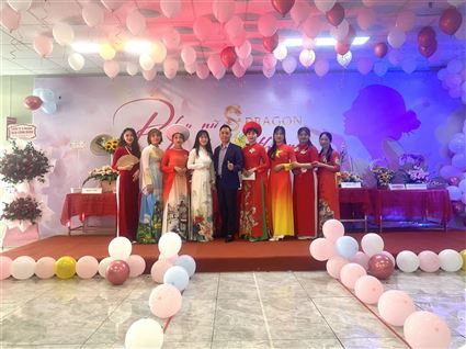 Cán bộ, nhân viên, công nhân S-Dragon Bắc Giang chào mừng ngày 8/3